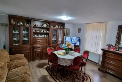 Casă cu 4 camere cu Teren 1400 Mp în Mihai Eminescu