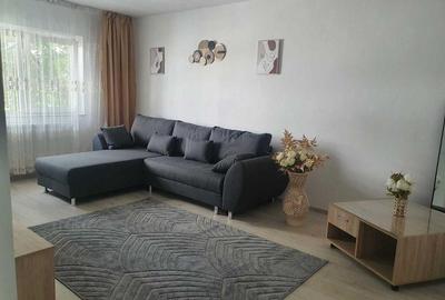 Apartament cu 3 camere decomandat în Nicolina