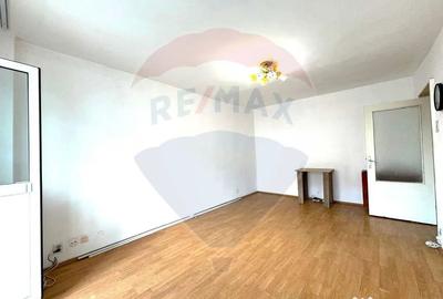 Apartament cu 3 camere decomandat în Valea Ialomiței