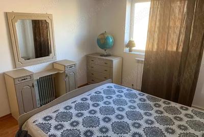 Apartament cu 3 camere decomandat, mobilat în Dacia
