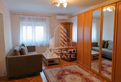 Apartament cu 2 camere decomandat în P-ța Unirii