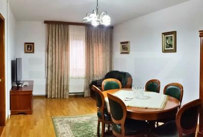 Casă cu 7 camere cu Teren 1178 Mp în Central
