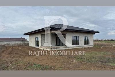 Casă individuală cu 4 camere cu Canalizare în Nojorid