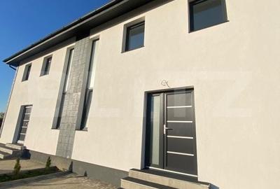 Casă cu 4 camere cu Teren 250 Mp în Dumitra