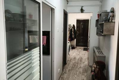 Apartament cu 3 camere decomandat în Tudor - 2