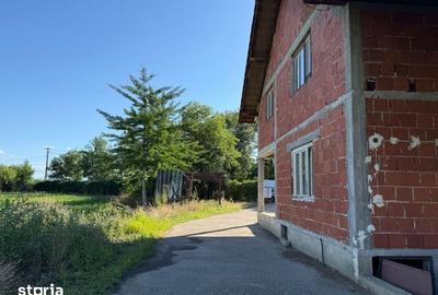 Casă cu 4 camere cu Teren 180 Mp în Central