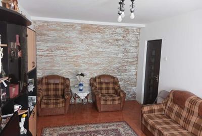 Apartament cu 4 camere semidecomandat în Micro 16 - 1
