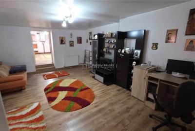 Casă cu 8 camere cu Teren 432 Mp în Central