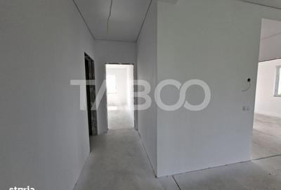 Casă cu 3 camere decomandat în Cristian