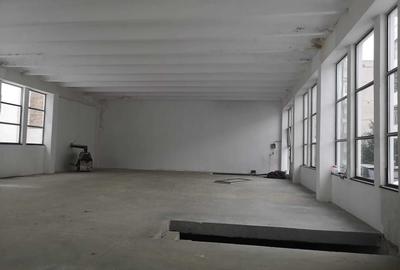 Spațiu comercial, de 625 mp, în Central - 3