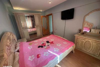 Apartament cu 3 camere decomandat în Obor