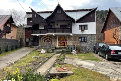 Casă cu 4 camere cu Teren 1000 Mp în Sinaia