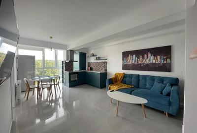 Apartament cu 3 camere semidecomandat, mobilat în Est
