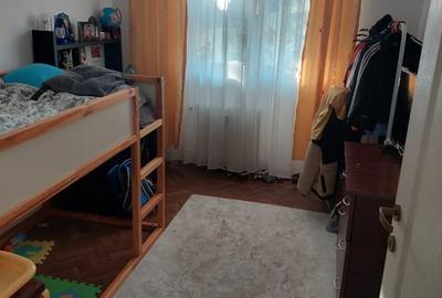 Apartament cu 3 camere decomandat în Giurgiului - 3