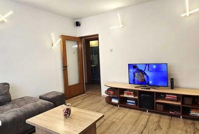 Apartament cu 3 camere semidecomandat în Grivița