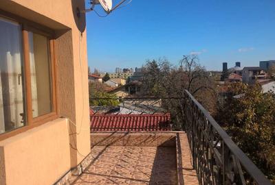 Apartament cu 3 camere decomandat în 1 Mai