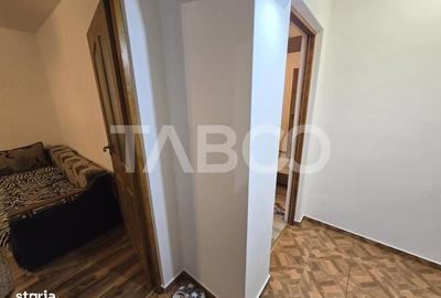 Apartament cu 3 camere semidecomandat, mobilat în Țiglari