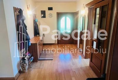 Casă cu 4 camere cu Teren 1468 Mp în Central - 2