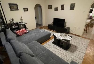Apartament cu 2 camere decomandat, mobilat în Central