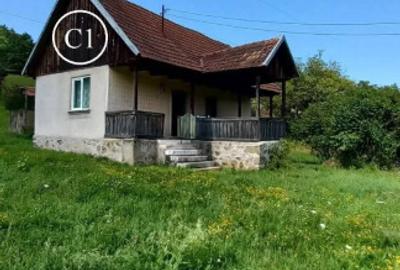 Casă individuală cu 2 camere cu Teren 14368 Mp în Valea Bradului