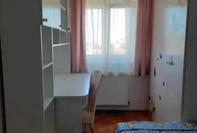 Apartament cu 3 camere decomandat în Sub Arini