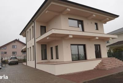 Casă cu 4 camere cu Teren 1080 Mp în Șcheia