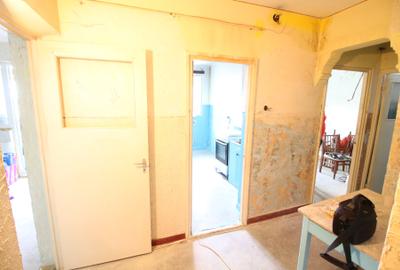 Apartament cu 2 camere decomandat în Micro 20