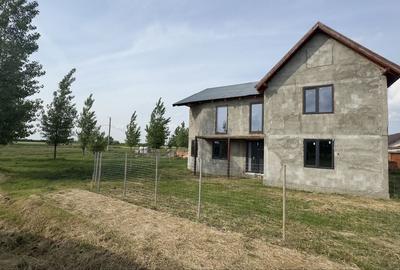 Casă cu 4 camere cu Teren 450 Mp în Sânnicolau Mare