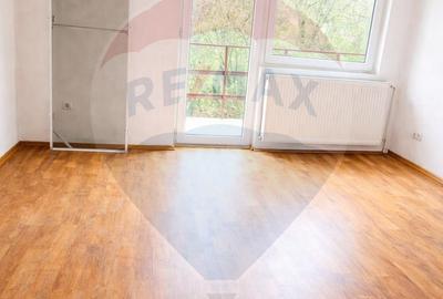 Casă cu 5 camere cu Teren 359 Mp în Central
