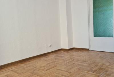 Apartament cu 3 camere decomandat în Buhuși - 7