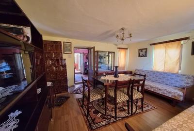 Casă cu 5 camere cu Teren 2724 Mp în Recea