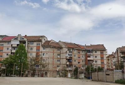 Apartament cu 3 camere în Est