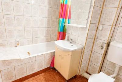 Apartament cu 3 camere decomandat în Astra