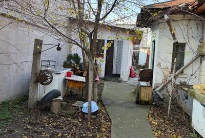 Casă individuală cu 3 camere cu Canalizare în Chitila