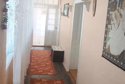Casă cu 3 camere cu Teren 1870 Mp în Central