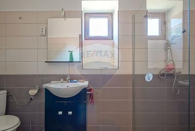 Casă cu 7 camere cu Teren 450 Mp în Central - 13