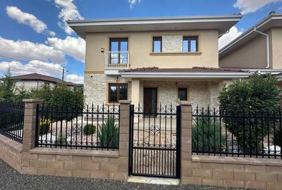 Duplex cu 5 camere cu Canalizare în Dumbrăvița