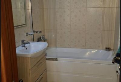 Apartament cu 3 camere decomandat în Găvana