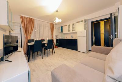 Apartament cu 3 camere decomandat, mobilat în Păcii