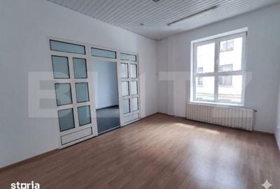 Spațiu comercial, de 45 mp, în Central - 6