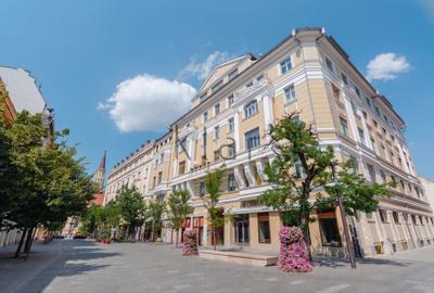 Apartament cu 2 camere decomandat, mobilat în Central