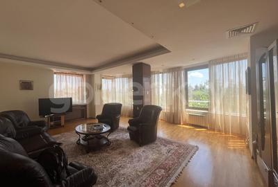 Apartament cu 3 camere decomandat, mobilat în Primăverii