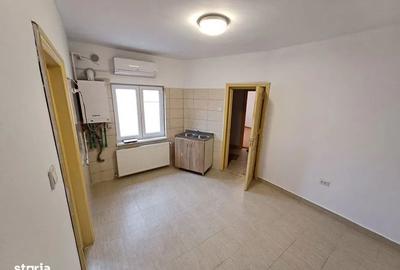 Casă cu 4 camere cu Canalizare în Tei - 3