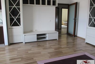 Apartament cu 3 camere decomandat în Est - 2