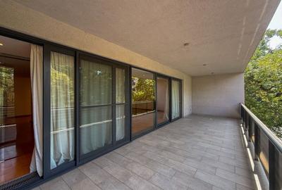 Apartament cu 3 camere semidecomandat, mobilat în Primăverii