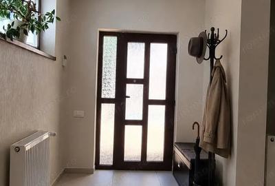 Casă cu 7 camere cu Teren 1500 Mp în Bolintin-Deal