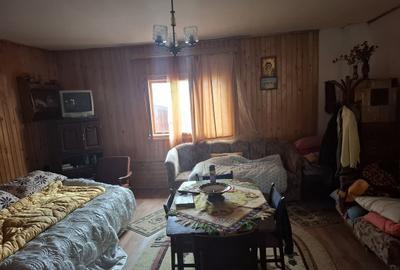 Casă cu 5 camere cu Teren 300 Mp în Central