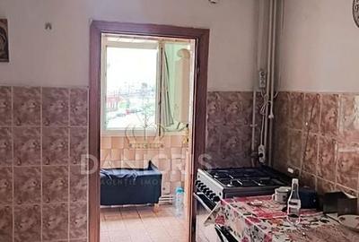 Apartament cu 3 camere decomandat în Casa de Cultură