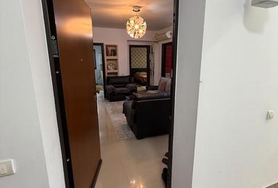 Apartament cu 3 camere decomandat în Fundeni