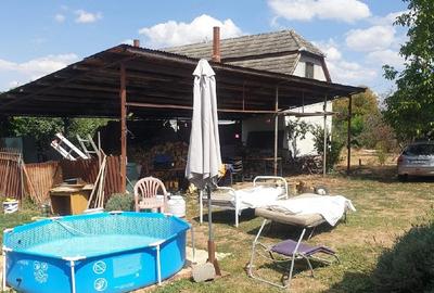 Casă cu 2 camere cu Teren 1500 Mp în Central